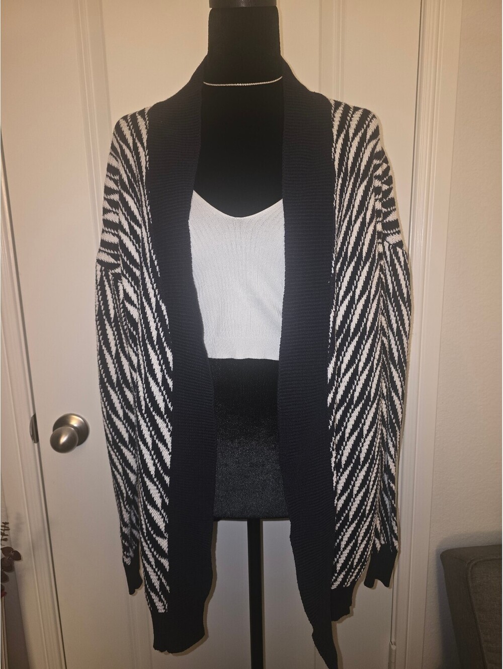 Liz Claiborne Black and White Knit Cardigan Sweater Size L